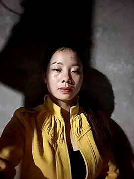 Snapshot of milo123-xx chatting on October 8, 2025, 4:40 pm milo123-xx online show from October 8, 2025, 4:40 pm