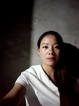 Snapshot of milo123-xx chatting on October 13, 2025, 12:51 pm milo123-xx online show from October 13, 2025, 12:51 pm