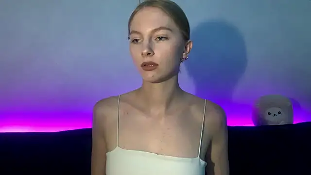 BrightAnnie online show from September 19, 2025, 5:06 pm