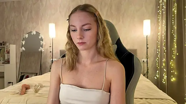 Snapshot of BrightAnnie chatting on February 7, 2026, 12:02 pm BrightAnnie online show from February 7, 2026, 12:02 pm