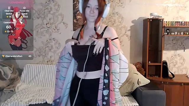 PansyBorriello online show from October 10, 2025, 4:19 pm