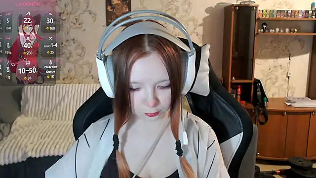 PansyBorriello online show from October 4, 2025, 4:08 pm