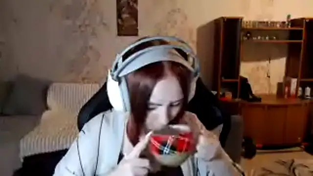 PansyBorriello online show from September 21, 2025, 4:12 pm