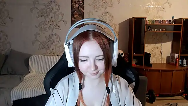 PansyBorriello online show from September 23, 2025, 4:03 pm