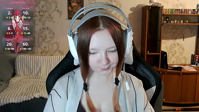 PansyBorriello online show from October 7, 2025, 4:08 pm