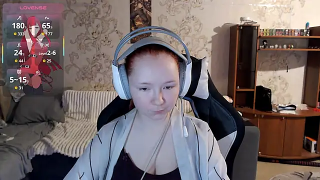 PansyBorriello online show from October 18, 2025, 3:47 pm