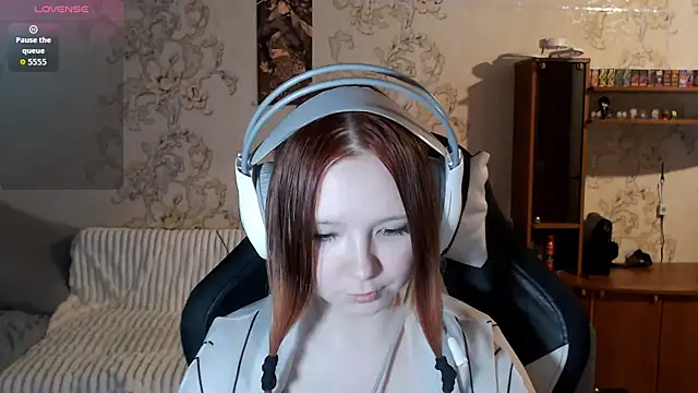 PansyBorriello online show from October 1, 2025, 4:11 pm