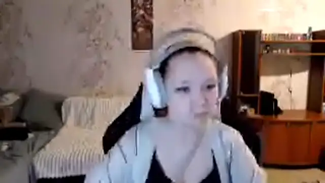 PansyBorriello online show from September 16, 2025, 4:08 pm