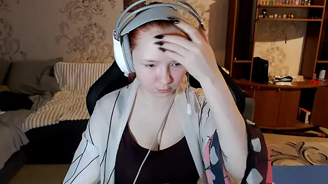 PansyBorriello online show from October 17, 2025, 4:09 pm