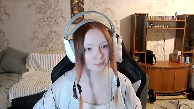 PansyBorriello online show from September 25, 2025, 4:13 pm