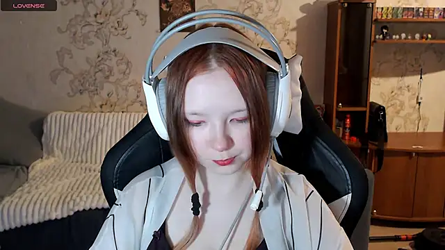 PansyBorriello online show from October 3, 2025, 4:19 pm