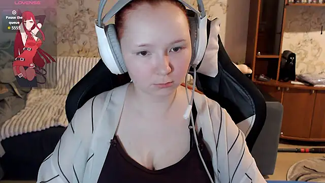 PansyBorriello online show from October 14, 2025, 4:18 pm