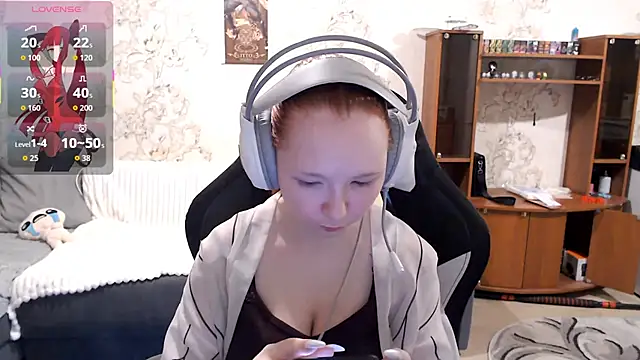 PansyBorriello online show from October 28, 2025, 4:06 pm