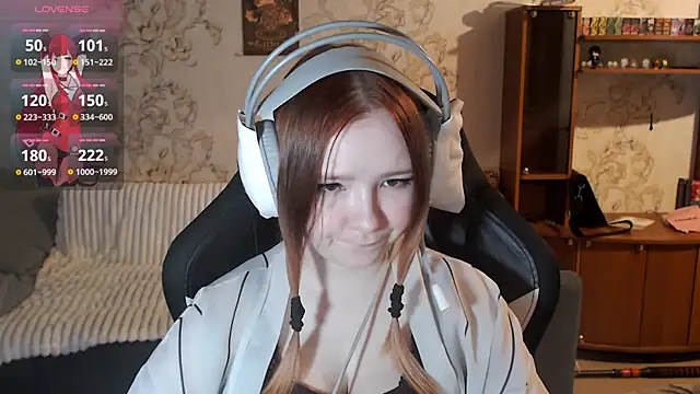 PansyBorriello online show from October 8, 2025, 4:19 pm