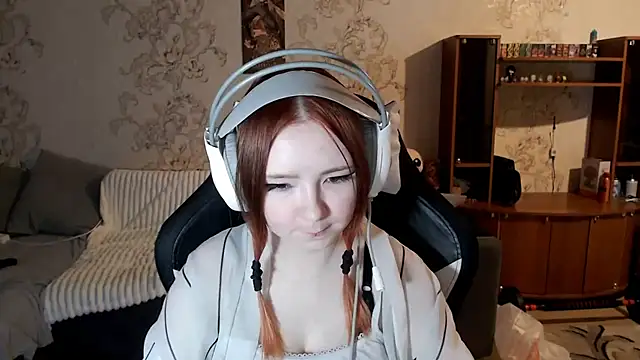 PansyBorriello online show from September 24, 2025, 4:13 pm