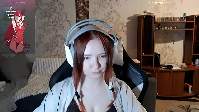 PansyBorriello online show from October 16, 2025, 4:04 pm