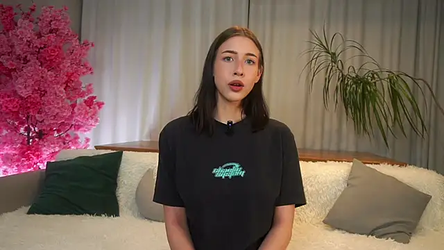 EviaRabasca online show from October 12, 2025, 11:22 am