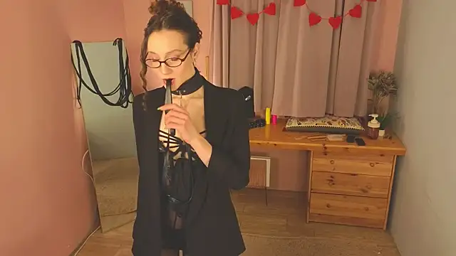 Snapshot of laracroftmansion chatting on February 19, 2026, 4:26 pm laracroftmansion online show from February 19, 2026, 4:26 pm