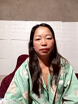 Snapshot of _Helala_ chatting on October 14, 2025, 10:53 pm Helala online show from October 14, 2025, 10:53 pm