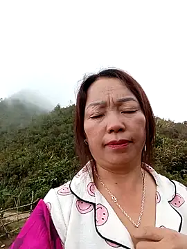 Snapshot of _Helala_ chatting on October 31, 2025, 3:36 am Helala online show from October 31, 2025, 3:36 am