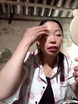 Snapshot of _Helala_ chatting on October 26, 2025, 11:21 am Helala online show from October 26, 2025, 11:21 am