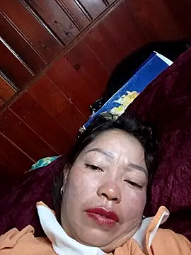 Snapshot of _Helala_ chatting on September 29, 2025, 10:15 pm Helala online show from September 29, 2025, 10:15 pm