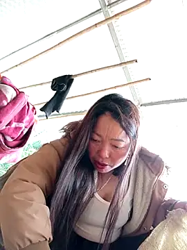 Snapshot of _Helala_ chatting on October 19, 2025, 2:36 am Helala online show from October 19, 2025, 2:36 am