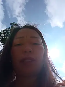 Snapshot of _Helala_ chatting on October 12, 2025, 2:35 am Helala online show from October 12, 2025, 2:35 am