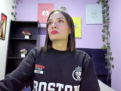 Tammy Thompson  online show from October 3, 2025, 2:40 pm