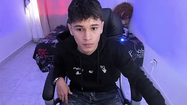 Snapshot of Aron_Boyy chatting on February 6, 2026, 9:55 pm Aron Boyy online show from February 6, 2026, 9:55 pm