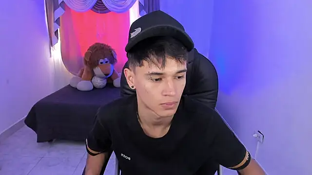 Snapshot of Aron_Boyy chatting on March 3, 2026, 8:05 pm Aron Boyy online show from March 3, 2026, 8:05 pm