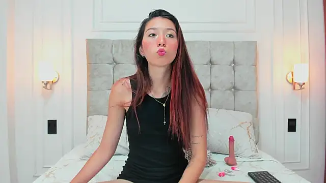 Snapshot of DulceEstrella_ chatting on October 9, 2025, 5:08 am DulceEstrella  online show from October 9, 2025, 5:08 am