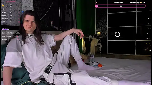 Kimberly Wolker online show from April 3, 2026, 12:00 pm