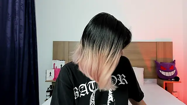 Snapshot of Akatsumi_ chatting on October 3, 2025, 8:32 pm Akatsumi online show from October 3, 2025, 8:32 pm