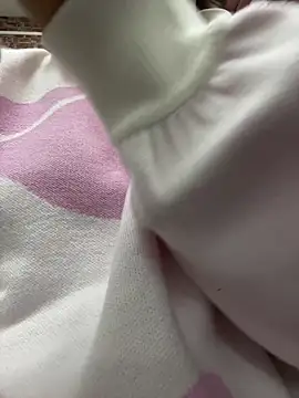 Snapshot of Sky_Cutie chatting on October 20, 2025, 4:25 am Sky Cutie online show from October 20, 2025, 4:25 am