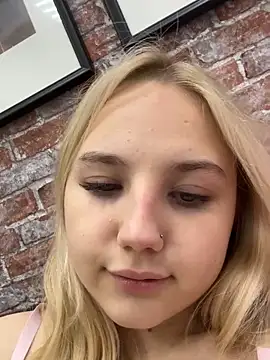 Snapshot of Sky_Cutie chatting on October 2, 2025, 5:00 am Sky Cutie online show from October 2, 2025, 5:00 am