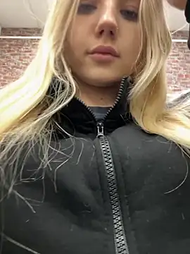 Snapshot of Sky_Cutie chatting on September 29, 2025, 4:52 am Sky Cutie online show from September 29, 2025, 4:52 am