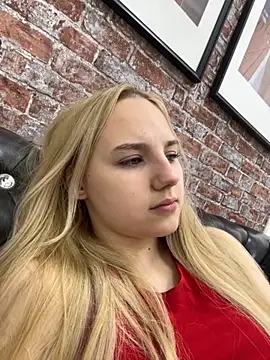 Snapshot of Sky_Cutie chatting on October 3, 2025, 4:58 am Sky Cutie online show from October 3, 2025, 4:58 am