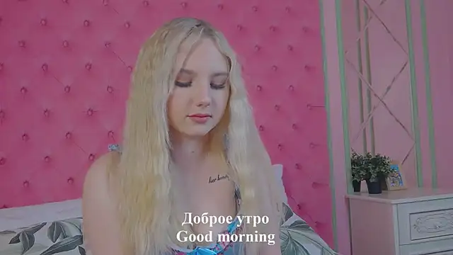 Snapshot of Sky_Cutie chatting on October 13, 2025, 4:58 am Sky Cutie online show from October 13, 2025, 4:58 am