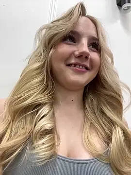 Snapshot of Sky_Cutie chatting on September 25, 2025, 4:40 am Sky Cutie online show from September 25, 2025, 4:40 am