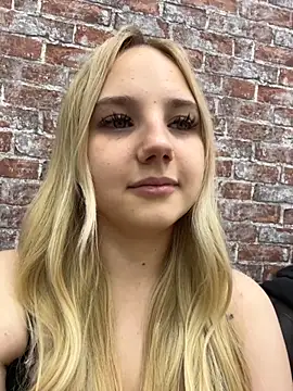 Snapshot of Sky_Cutie chatting on October 11, 2025, 4:24 am Sky Cutie online show from October 11, 2025, 4:24 am