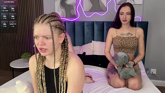 snusy online show from October 4, 2025, 3:52 am