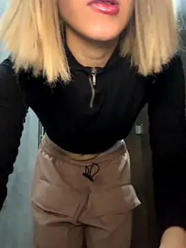 SweetBunnyGF online show from November 1, 2025, 9:52 pm