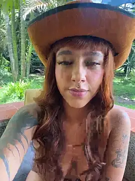 AliceMrtnz online show from April 11, 2026, 4:10 pm