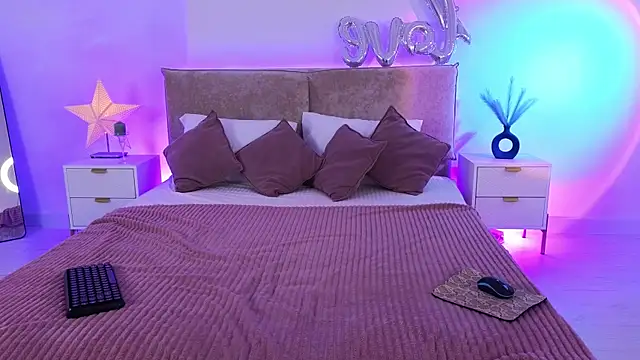 Jules night online show from April 16, 2026, 9:26 pm