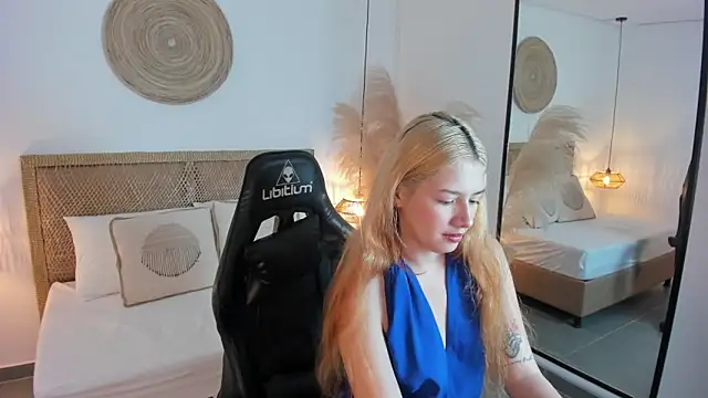 daniand  online show from September 30, 2025, 12:00 pm