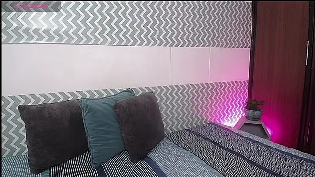 CataleyaWilson369 online show from October 14, 2025, 7:25 pm