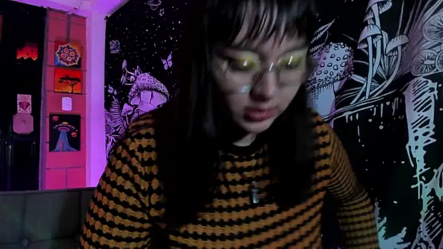 Violetaa Leee online show from September 14, 2025, 3:18 am