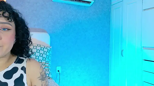 Snapshot of Tracielowe_w chatting on October 8, 2025, 3:30 am Tracielowe w online show from October 8, 2025, 3:30 am