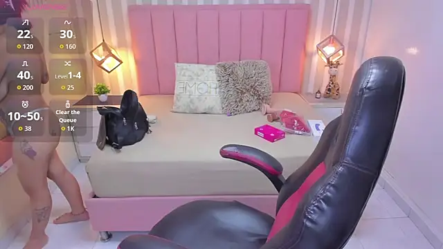 Snapshot of KATIAMOSS1 chatting on October 10, 2025, 12:06 pm KATIAMOSS1 online show from October 10, 2025, 12:06 pm